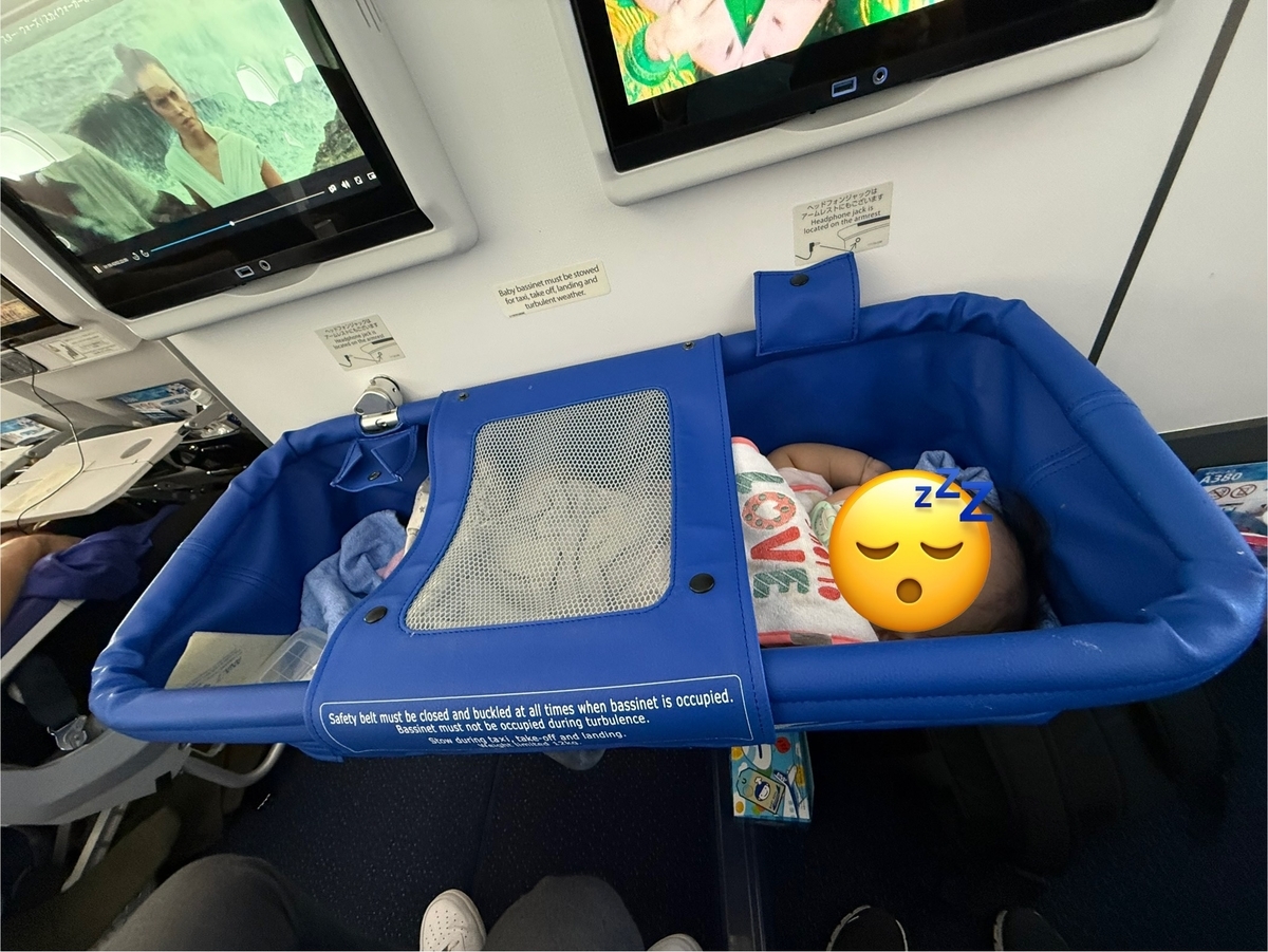 飛行機のバシネット